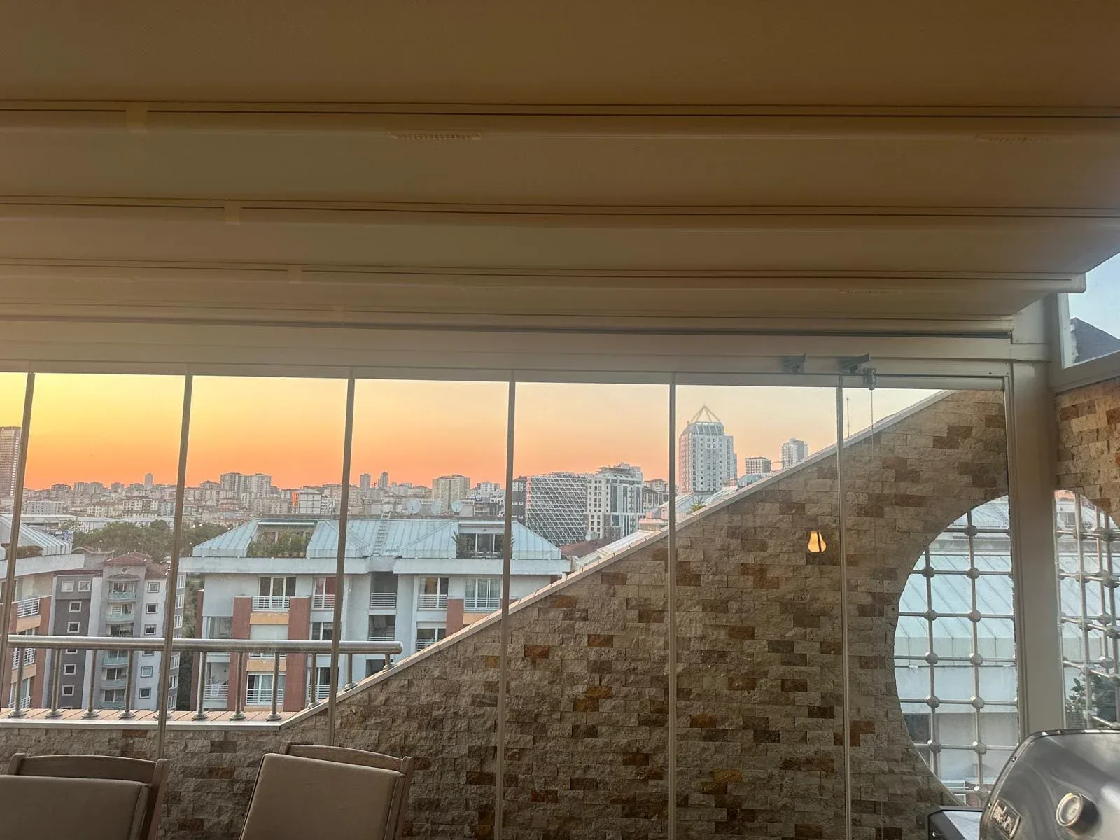 Çatı terası cam balkon ve pergola uygulaması