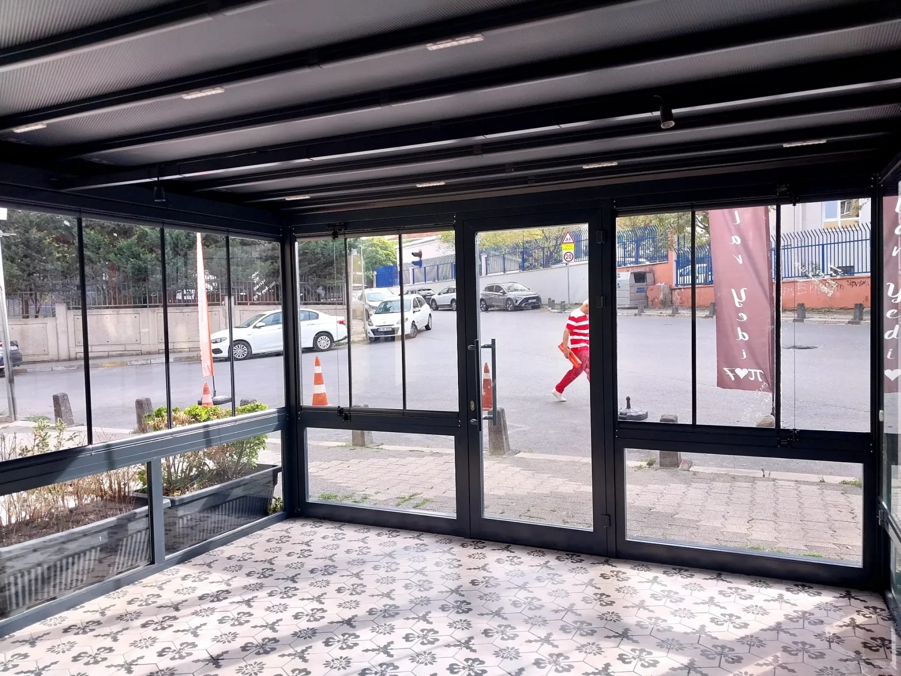 Restoran / Kafe Bioklimatik Tavan & Sürme Cam Kış Bahçesi Detayı 2