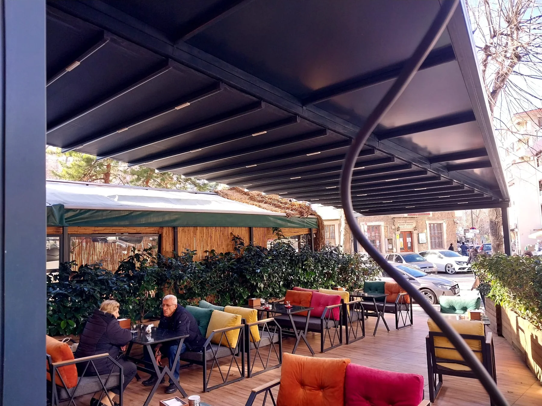 Restoran ve kafe için sürme cam kış bahçesi dış görünümü 1